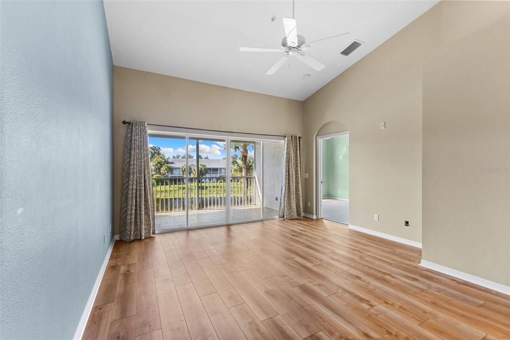 For Rent: $1,900 (2 beds, 2 baths, 1358 Square Feet)