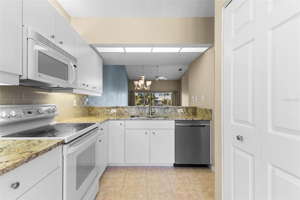 For Rent: $1,900 (2 beds, 2 baths, 1358 Square Feet)