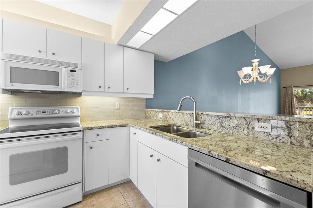 For Rent: $1,900 (2 beds, 2 baths, 1358 Square Feet)