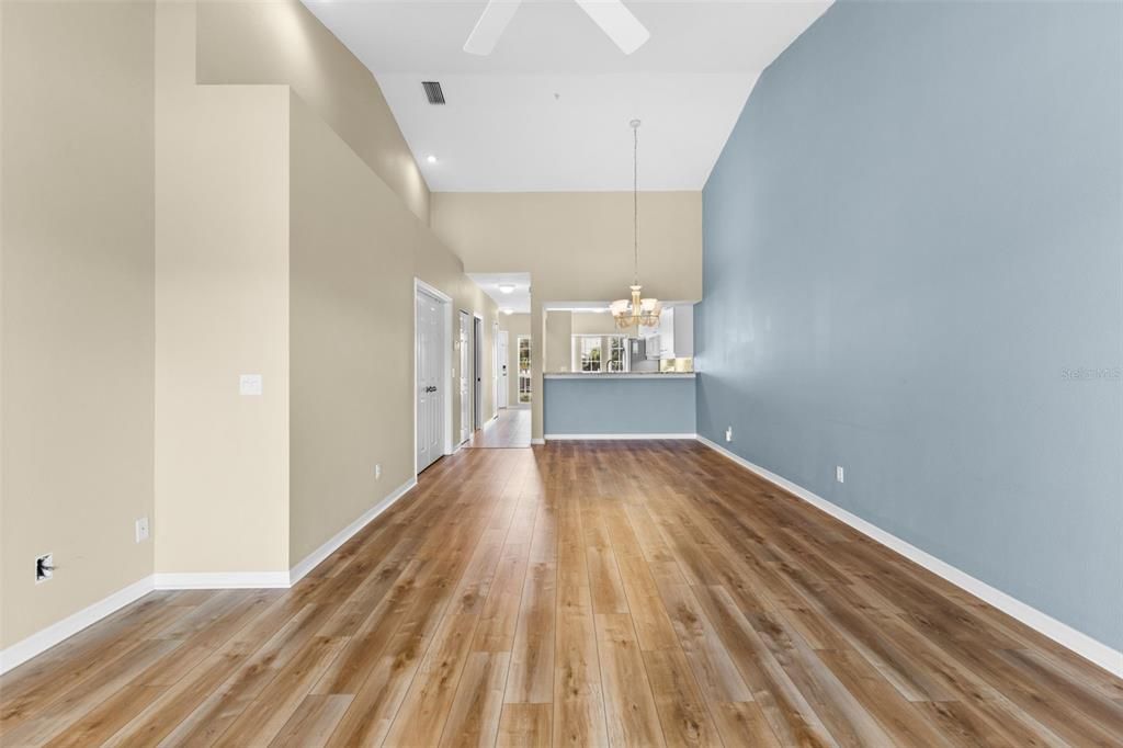 For Rent: $1,900 (2 beds, 2 baths, 1358 Square Feet)