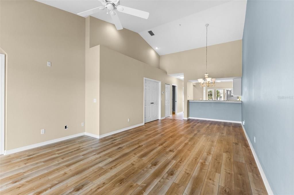 For Rent: $1,900 (2 beds, 2 baths, 1358 Square Feet)