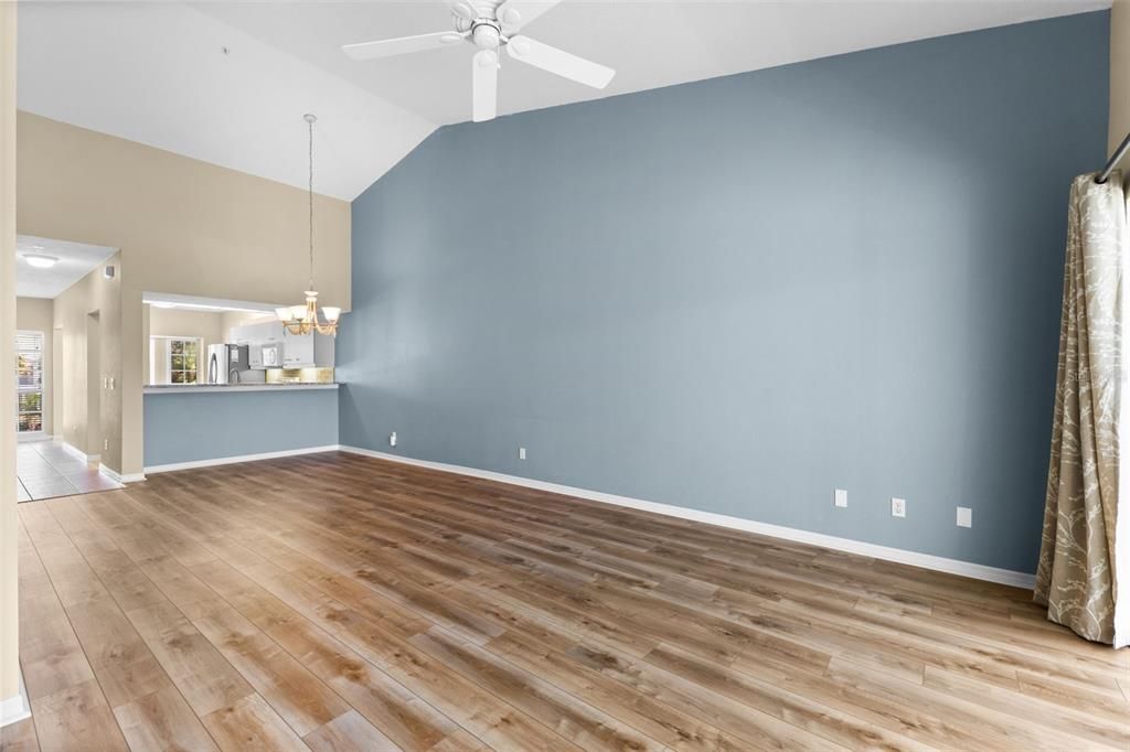 For Rent: $1,900 (2 beds, 2 baths, 1358 Square Feet)