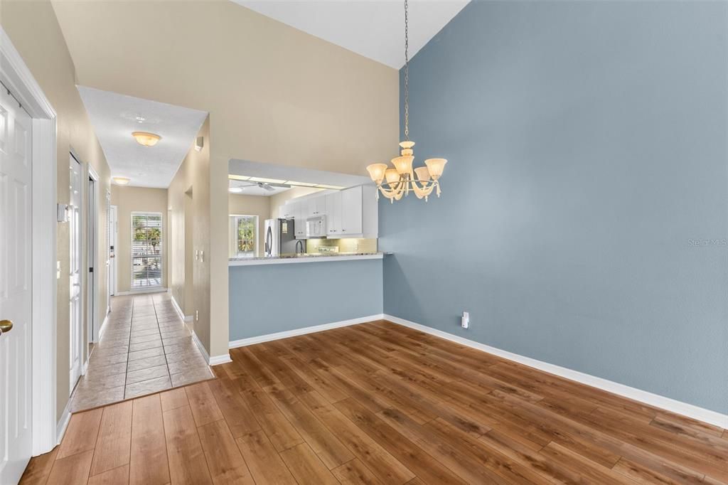 For Rent: $1,900 (2 beds, 2 baths, 1358 Square Feet)