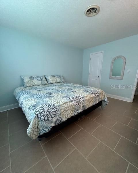 待售: $219,900 (2 贝兹, 1 浴室, 938 平方英尺)