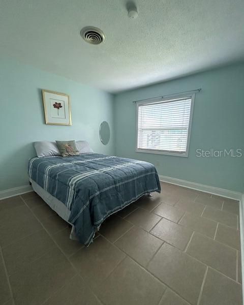 待售: $219,900 (2 贝兹, 1 浴室, 938 平方英尺)