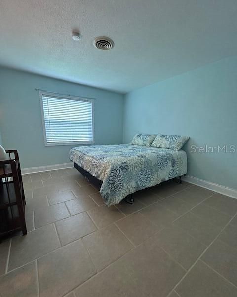 待售: $219,900 (2 贝兹, 1 浴室, 938 平方英尺)