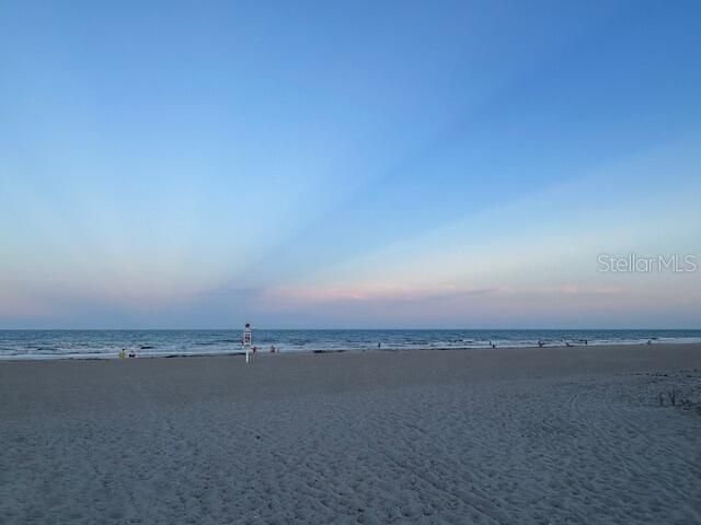 待售: $219,900 (2 贝兹, 1 浴室, 938 平方英尺)