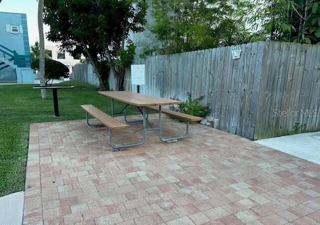 待售: $219,900 (2 贝兹, 1 浴室, 938 平方英尺)