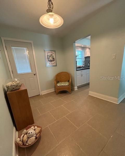 待售: $219,900 (2 贝兹, 1 浴室, 938 平方英尺)