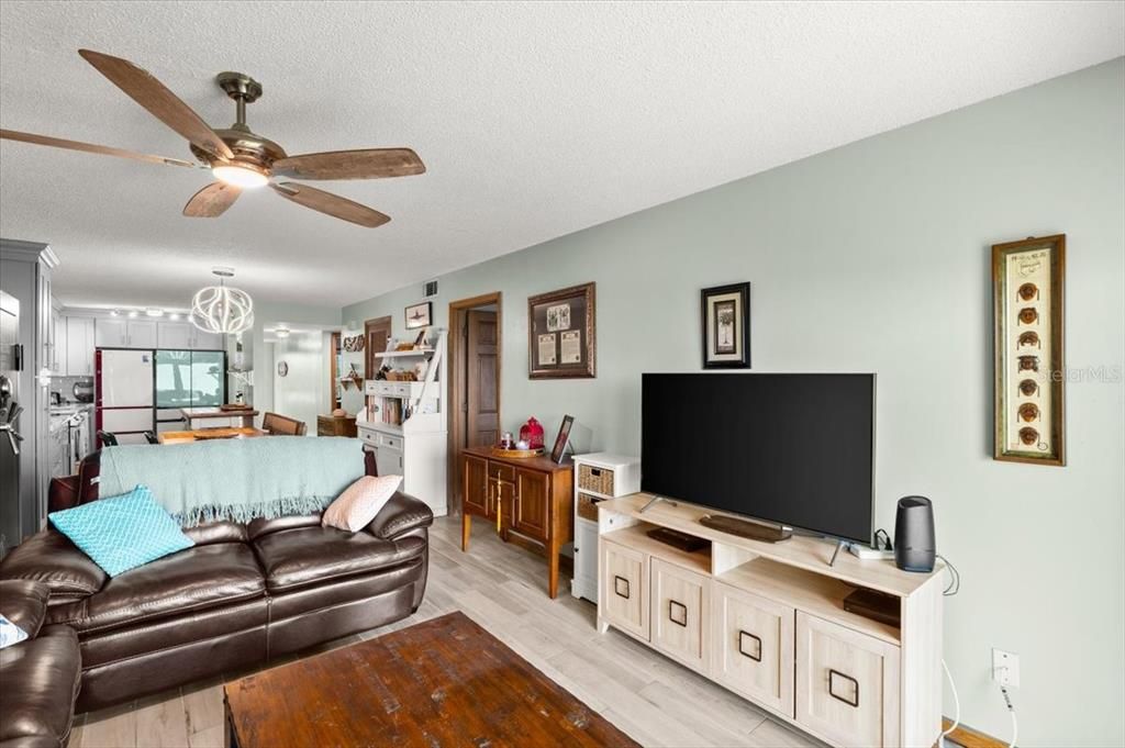 待售: $439,000 (2 贝兹, 2 浴室, 1150 平方英尺)