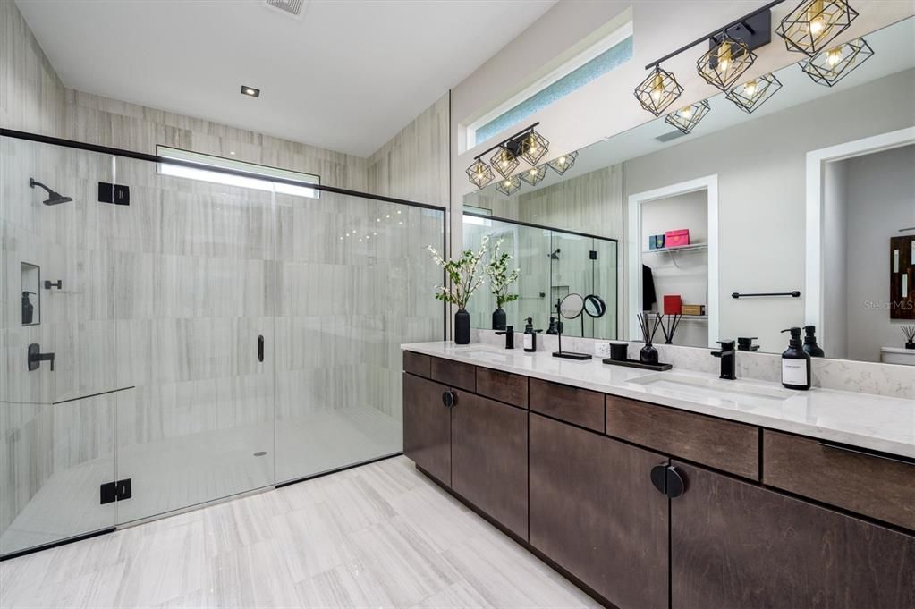 For Sale: $969,900 (5 beds, 4 baths, 3271 Square Feet)