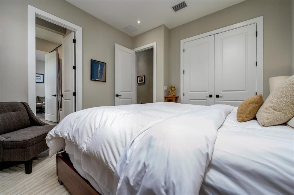 For Sale: $969,900 (5 beds, 4 baths, 3271 Square Feet)