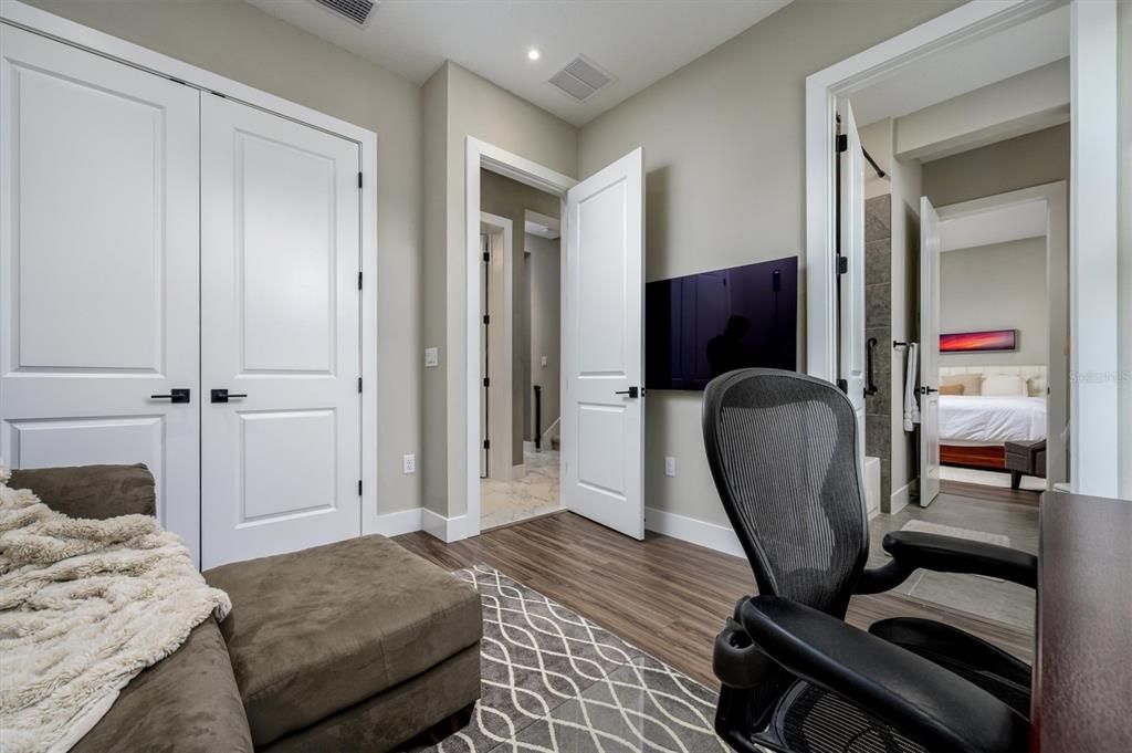 For Sale: $969,900 (5 beds, 4 baths, 3271 Square Feet)