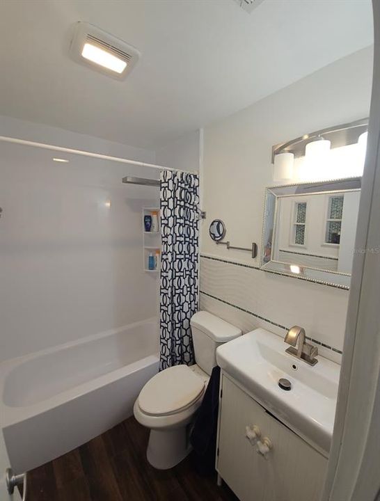 For Sale: $147,500 (2 beds, 1 baths, 952 Square Feet)