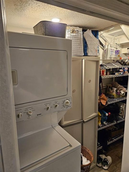 For Sale: $147,500 (2 beds, 1 baths, 952 Square Feet)