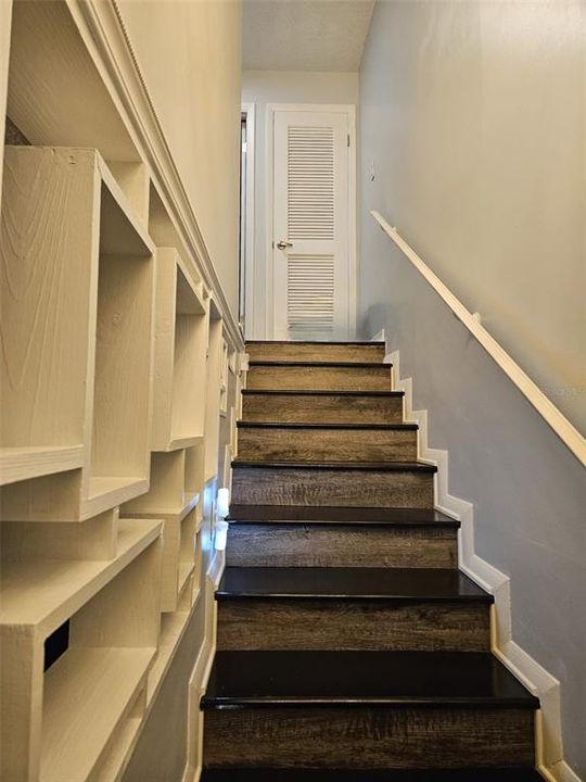 For Sale: $147,500 (2 beds, 1 baths, 952 Square Feet)