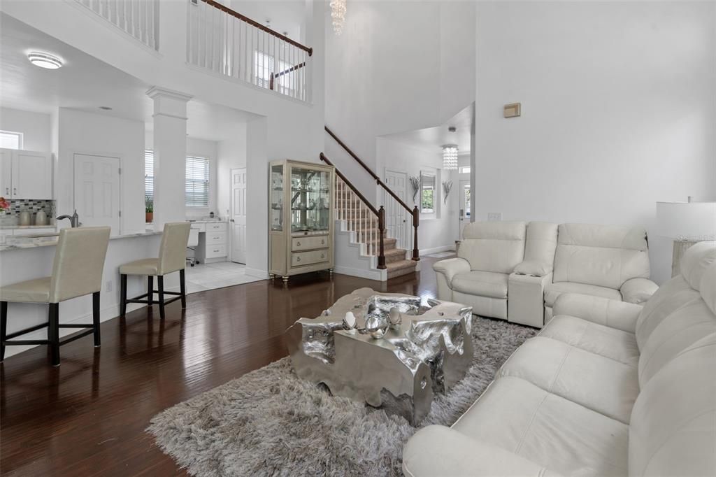 合同活跃: $728,000 (4 贝兹, 3 浴室, 2077 平方英尺)