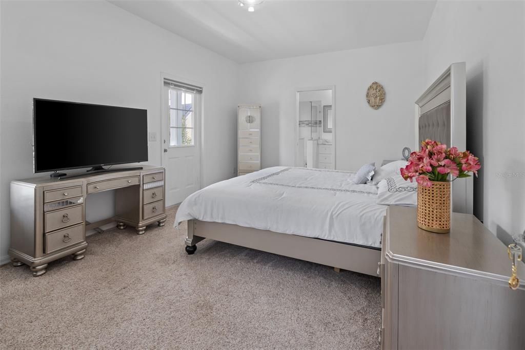 合同活跃: $728,000 (4 贝兹, 3 浴室, 2077 平方英尺)