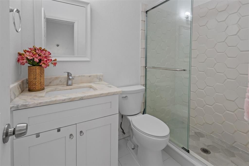 合同活跃: $728,000 (4 贝兹, 3 浴室, 2077 平方英尺)