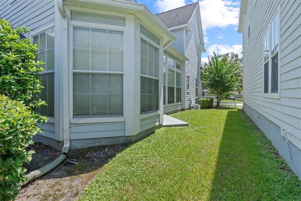 合同活跃: $728,000 (4 贝兹, 3 浴室, 2077 平方英尺)