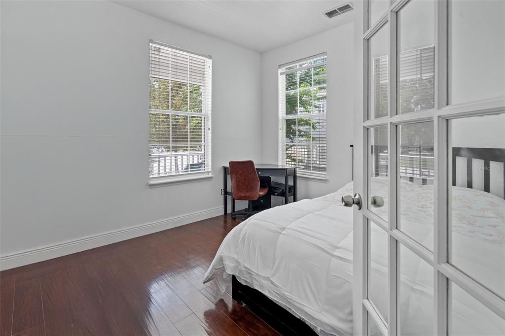 合同活跃: $728,000 (4 贝兹, 3 浴室, 2077 平方英尺)