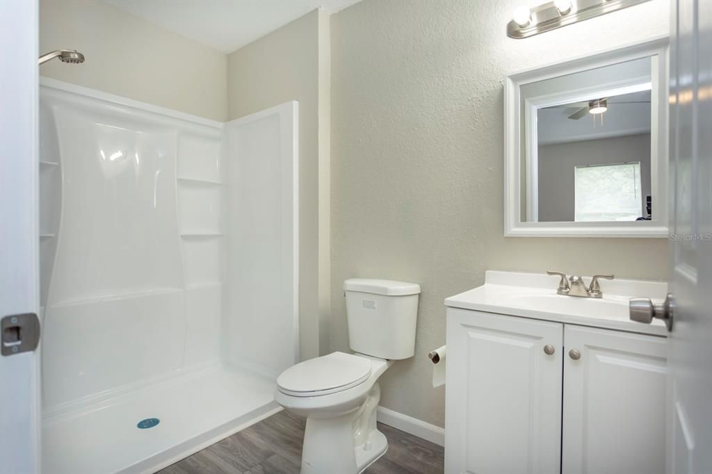 Под контрактом: $219,900 (4 спален, 2 ванн, 1649 Квадратных фут)