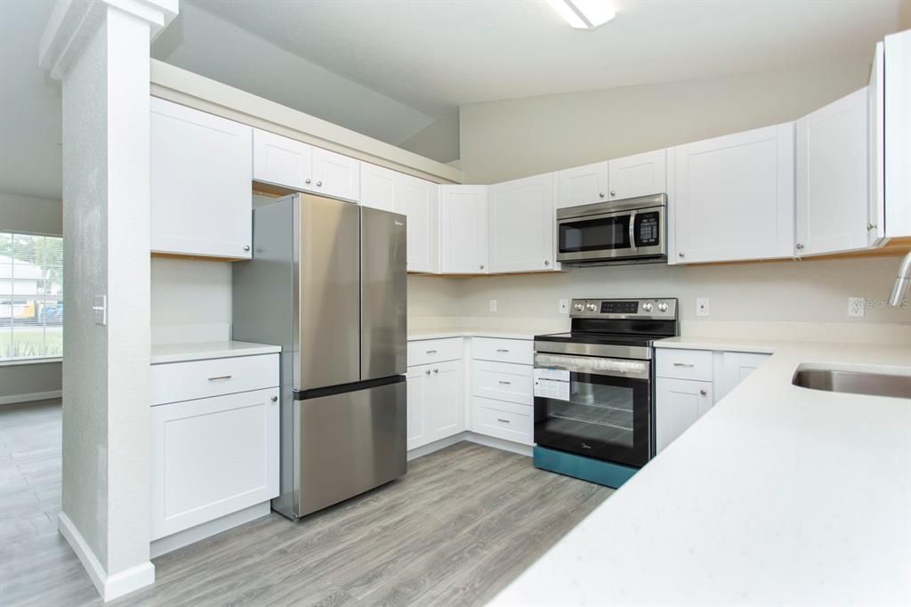 Под контрактом: $219,900 (4 спален, 2 ванн, 1649 Квадратных фут)