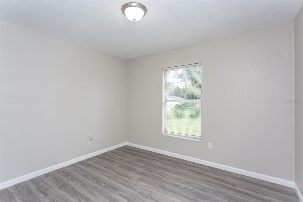 Под контрактом: $219,900 (4 спален, 2 ванн, 1649 Квадратных фут)