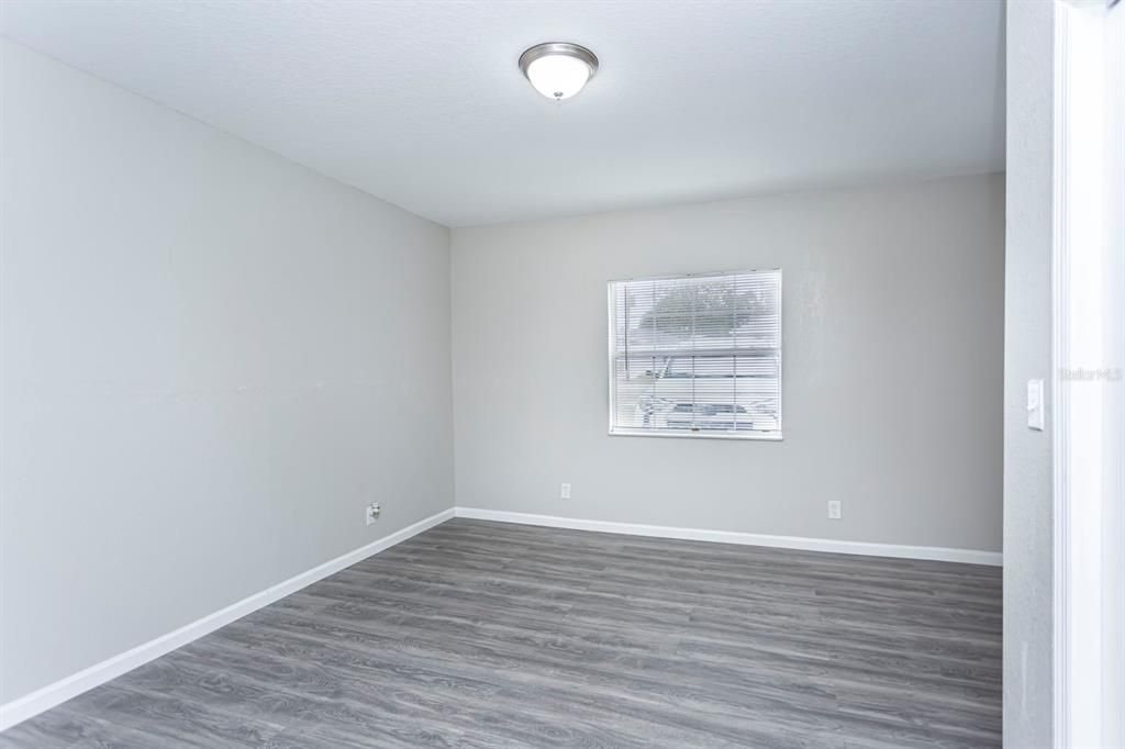 Под контрактом: $219,900 (4 спален, 2 ванн, 1649 Квадратных фут)