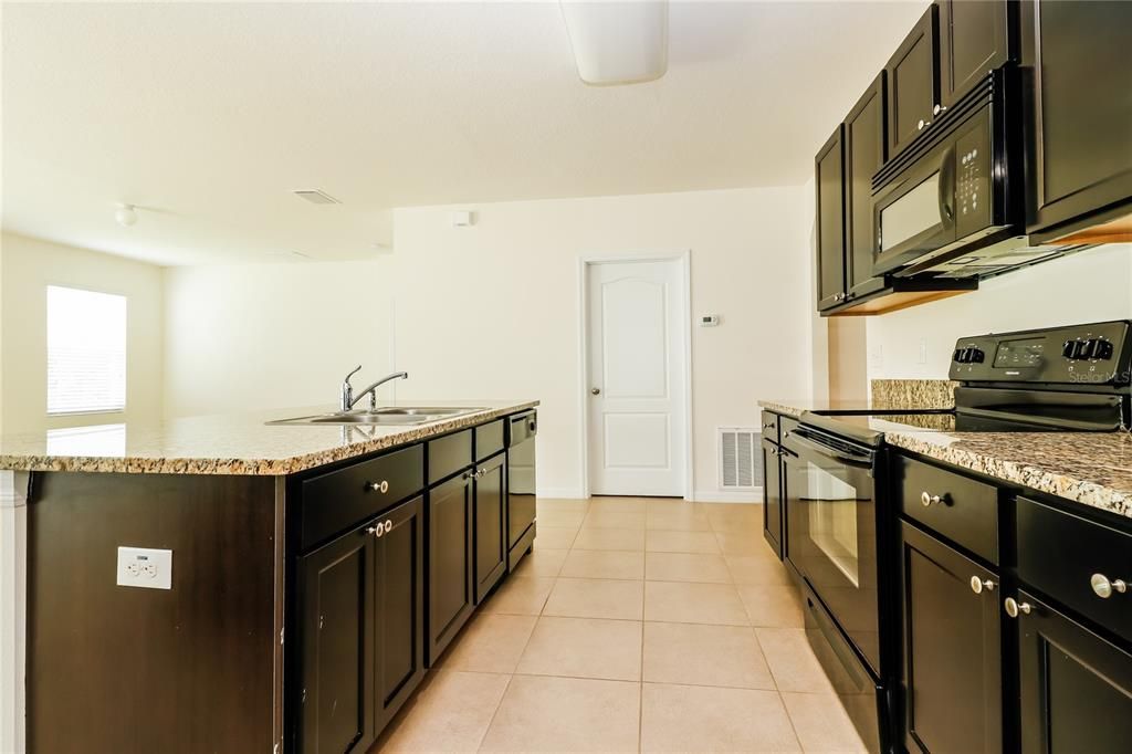 Active With Contract: $1,785 (3 beds, 2 baths, 1607 Square Feet)
