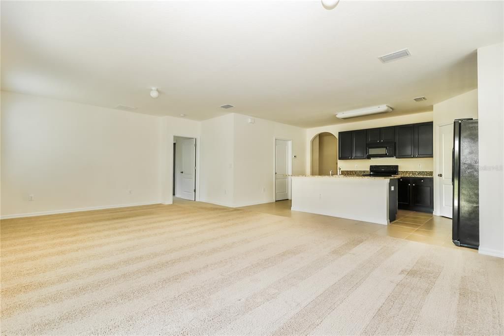 Active With Contract: $1,785 (3 beds, 2 baths, 1607 Square Feet)