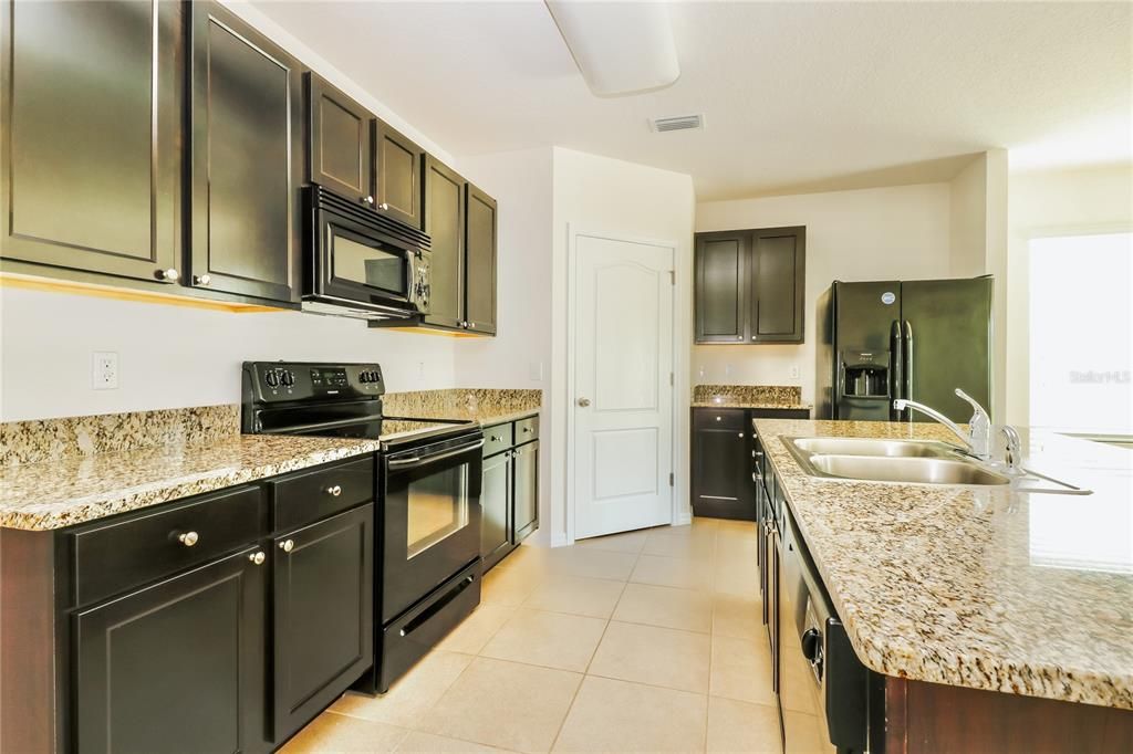 Active With Contract: $1,785 (3 beds, 2 baths, 1607 Square Feet)