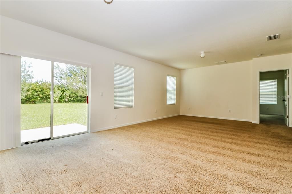 Active With Contract: $1,785 (3 beds, 2 baths, 1607 Square Feet)