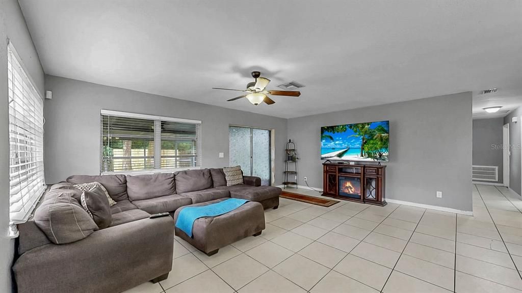 For Sale: $320,000 (3 beds, 1 baths, 1444 Square Feet)