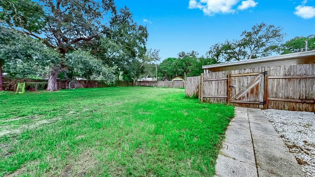 For Sale: $320,000 (3 beds, 1 baths, 1444 Square Feet)