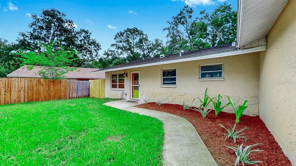 For Sale: $320,000 (3 beds, 1 baths, 1444 Square Feet)