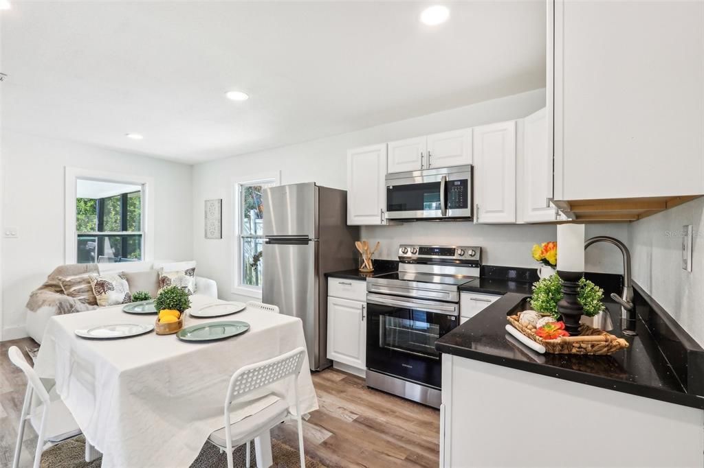 En Venta: $287,900 (3 camas, 2 baños, 770 Pies cuadrados)