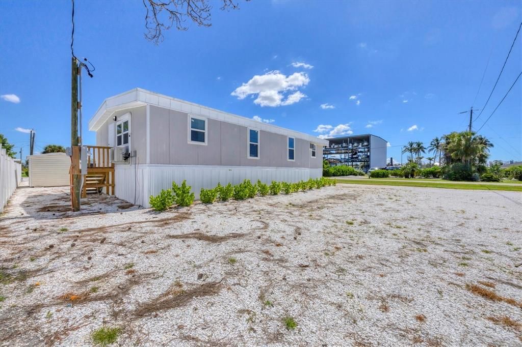 For Rent: $3,300 (3 beds, 2 baths, 900 Square Feet)