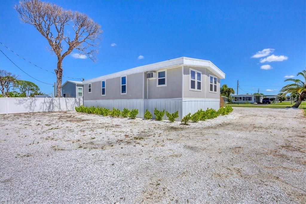 For Rent: $3,300 (3 beds, 2 baths, 900 Square Feet)