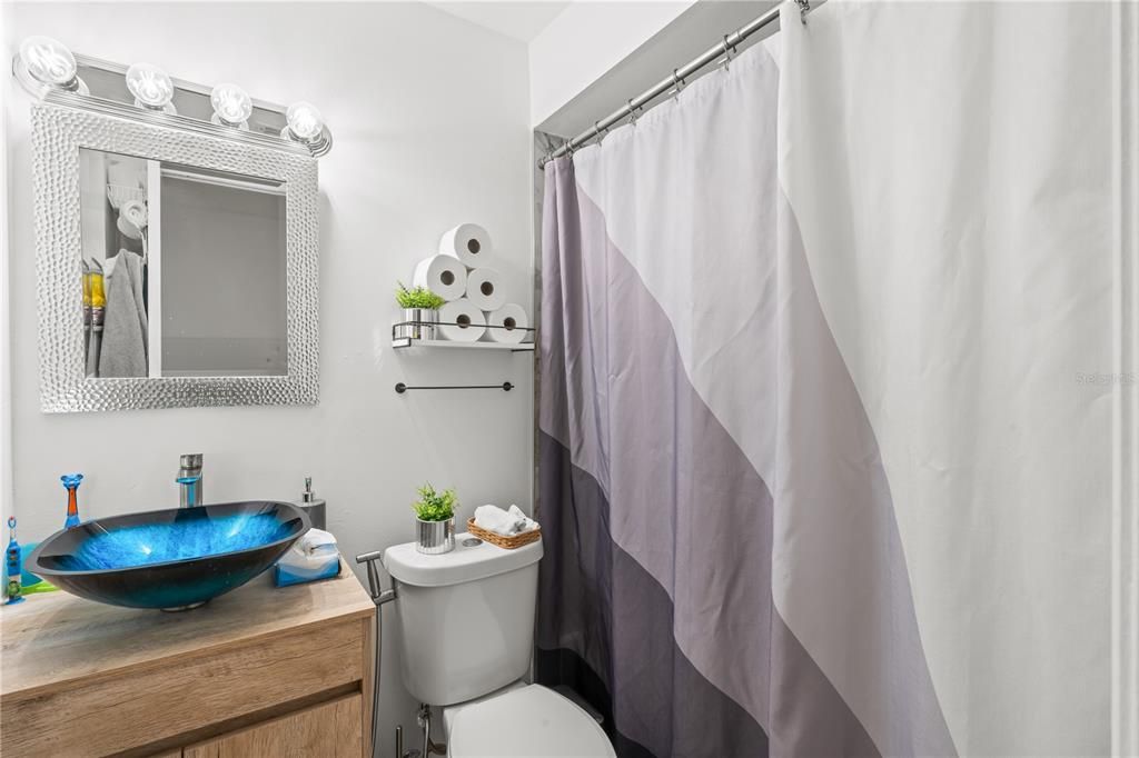 待售: $220,000 (2 贝兹, 2 浴室, 864 平方英尺)