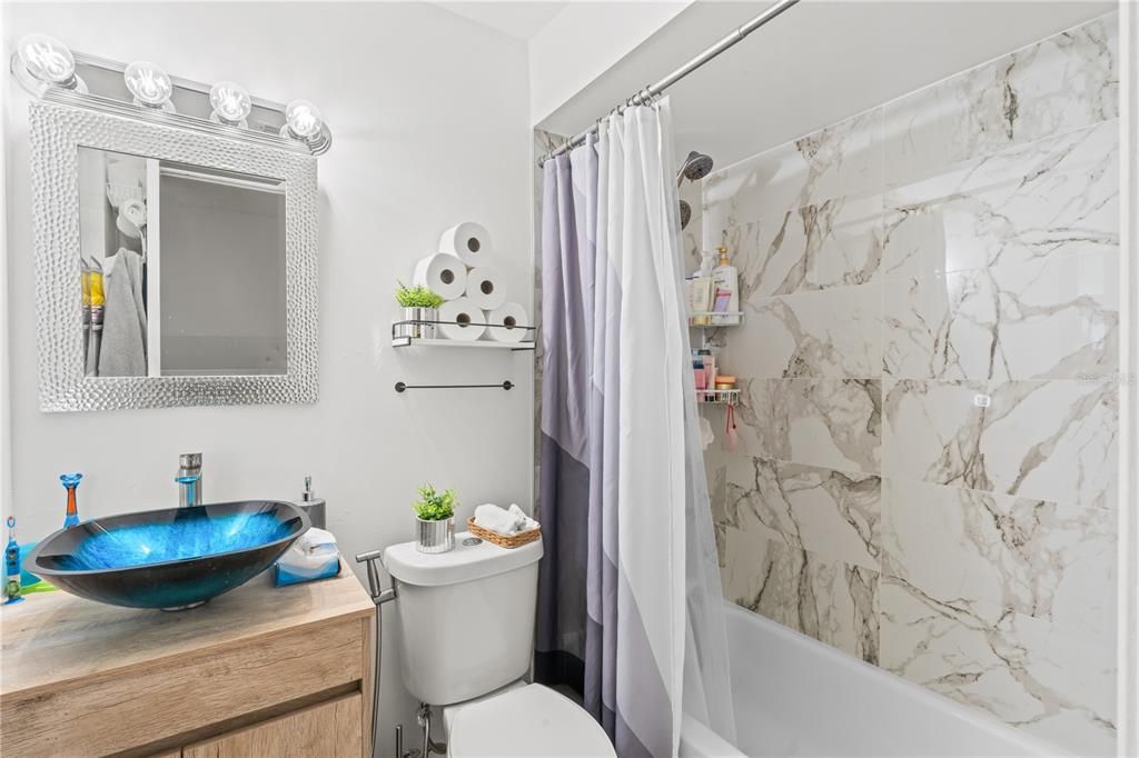 待售: $220,000 (2 贝兹, 2 浴室, 864 平方英尺)