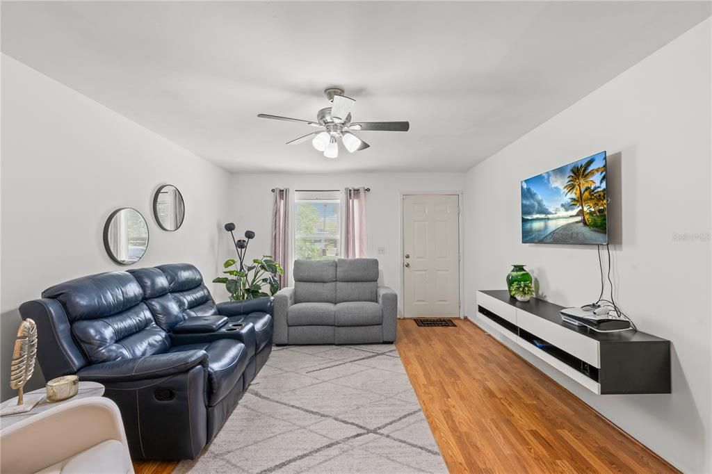 待售: $220,000 (2 贝兹, 2 浴室, 864 平方英尺)