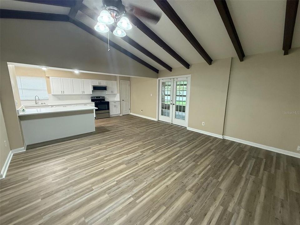 待售: $279,900 (4 贝兹, 2 浴室, 1951 平方英尺)