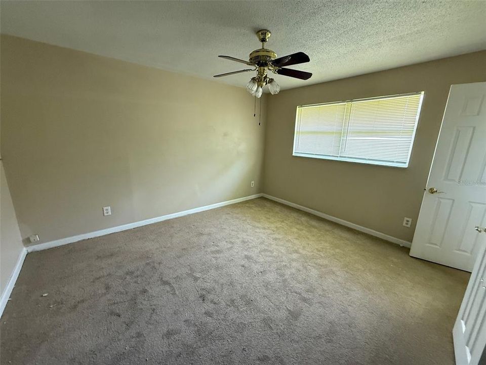 待售: $279,900 (4 贝兹, 2 浴室, 1951 平方英尺)