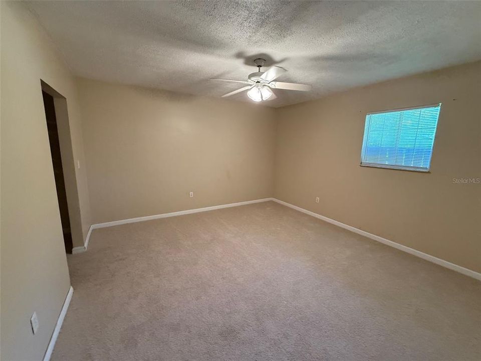 待售: $279,900 (4 贝兹, 2 浴室, 1951 平方英尺)