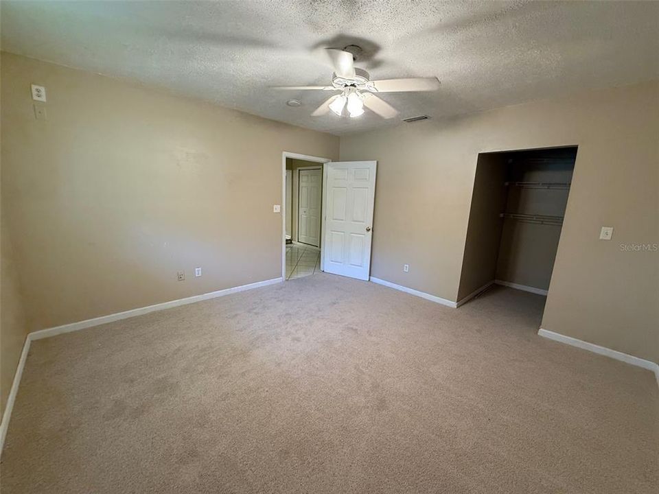 待售: $279,900 (4 贝兹, 2 浴室, 1951 平方英尺)