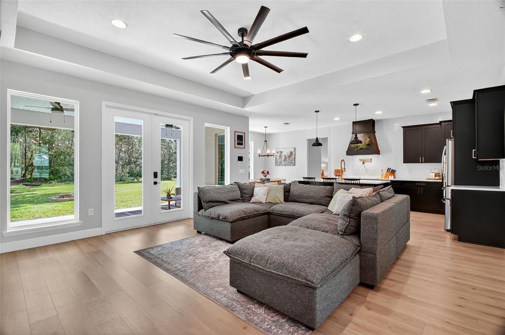 Под контрактом: $664,900 (5 спален, 3 ванн, 2715 Квадратных фут)