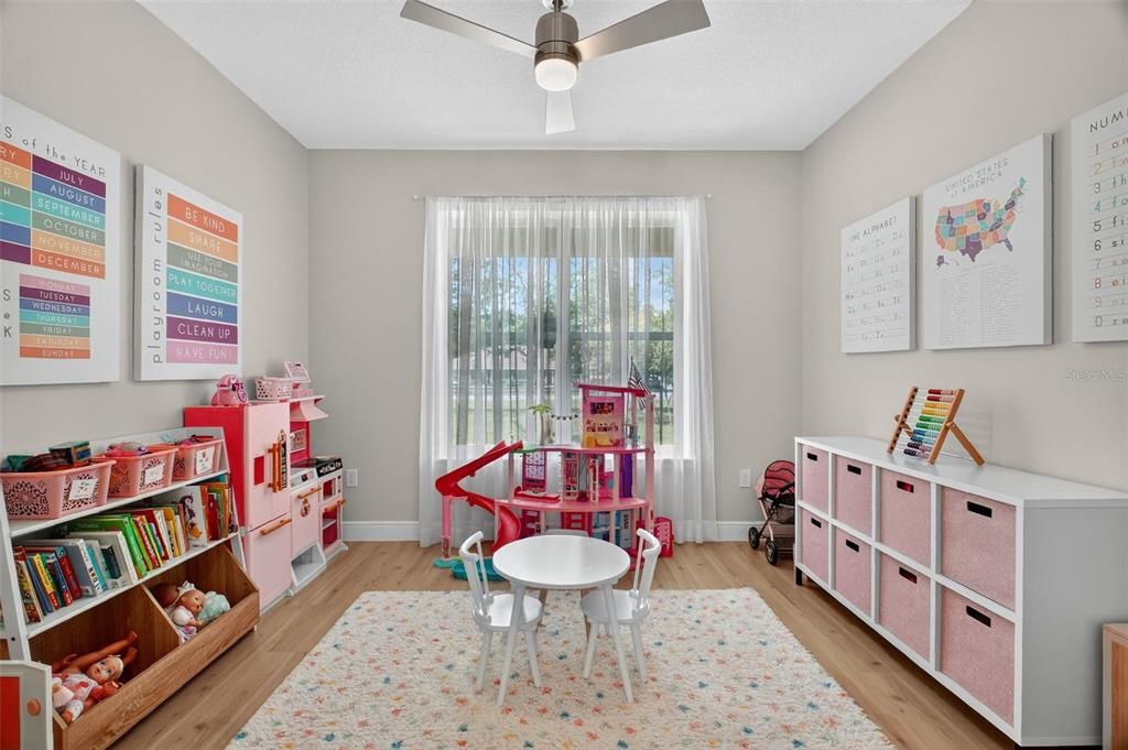 Под контрактом: $664,900 (5 спален, 3 ванн, 2715 Квадратных фут)