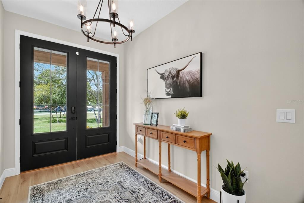 Под контрактом: $664,900 (5 спален, 3 ванн, 2715 Квадратных фут)