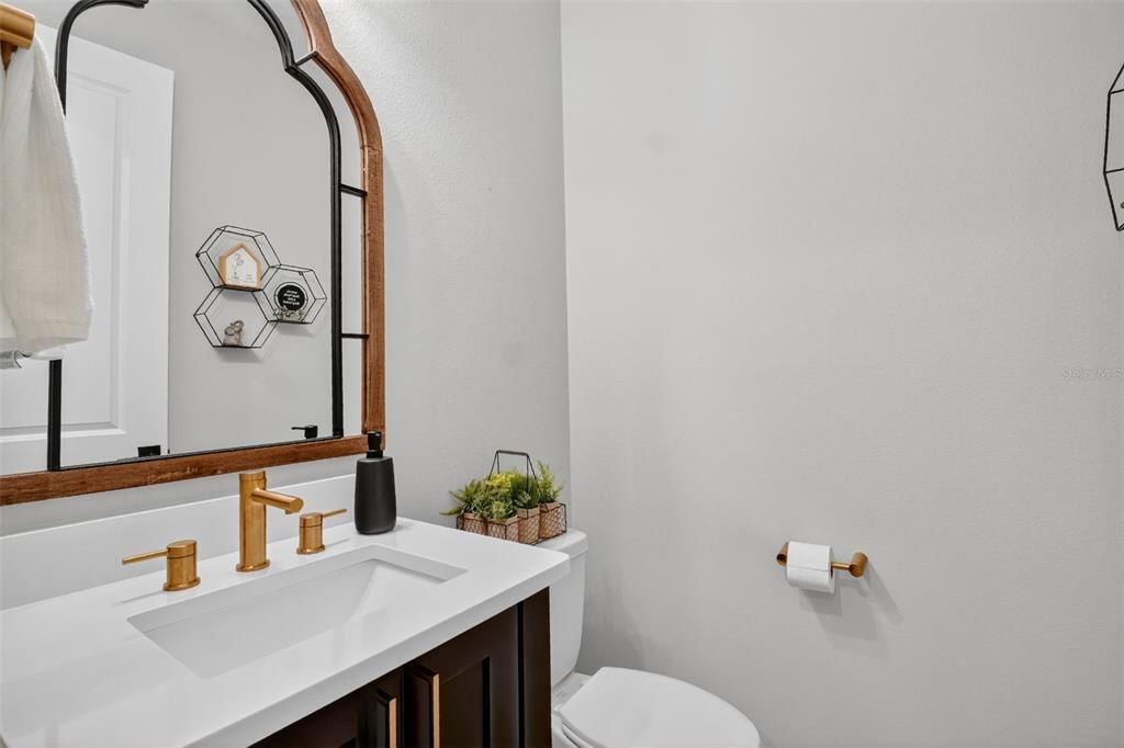 Под контрактом: $664,900 (5 спален, 3 ванн, 2715 Квадратных фут)